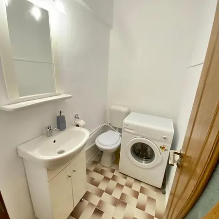 Downtown Apartment & Free Parking Апартамент Крайова