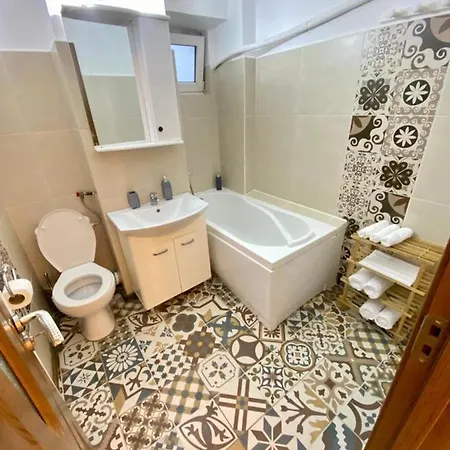 Downtown Apartment & Free Parking Апартамент Крайова